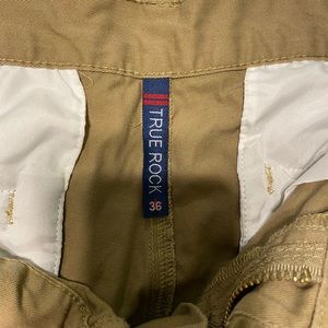 Men’s khaki shorts